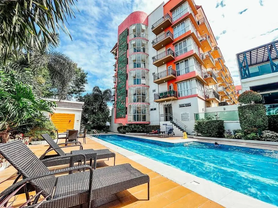 2Br With Balcony Free Use Pool, Gym, Bball, Netflix Manila