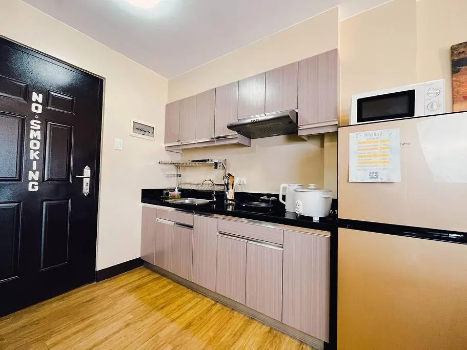 2Br With Balcony Free Use Pool, Gym, Bball, Netflix Manila Apartment