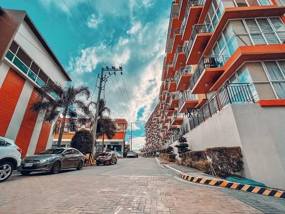 2Br With Balcony Free Use Pool, Gym, Bball, Netflix Manila 0*,