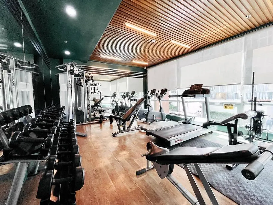2Br With Balcony Free Use Pool, Gym, Bball, Netflix Manila Apartment